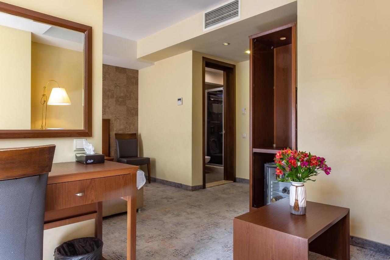 Opera Tbilisi Old Art Boutique Hotel Extérieur photo