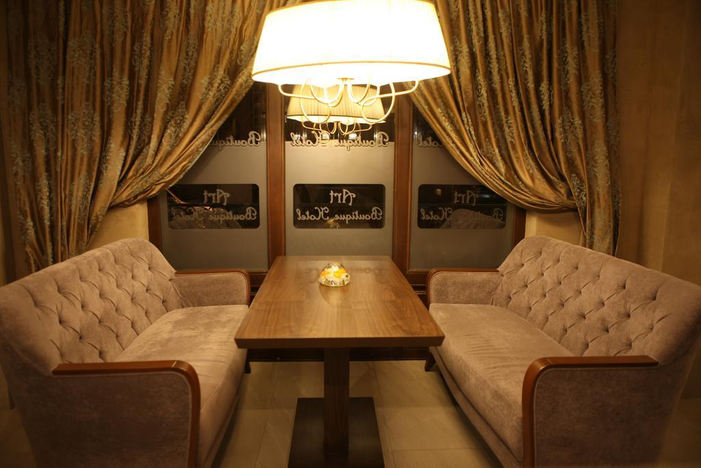 Opera Tbilisi Old Art Boutique Hotel Extérieur photo